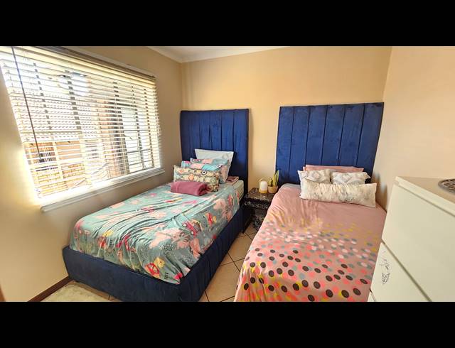 2 BEDROOM SIMPLEX FOR SALE IN MOOIKLOOF RIDGE